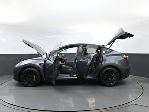 Used 2023 Tesla Model Y Long Range AWD/4WD image 30