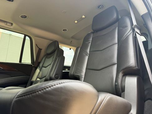 Used 2018 Cadillac Escalade Premium Luxury AWD/4WD image 10