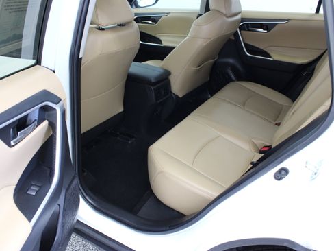 Used 2021 Toyota RAV4 XLE Premium FWD image 27