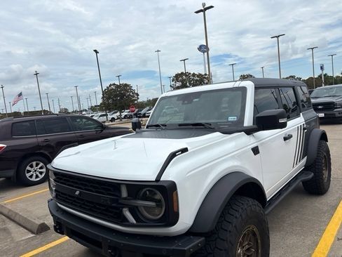 Used 2025 Ford Bronco Badlands AWD/4WD image 2