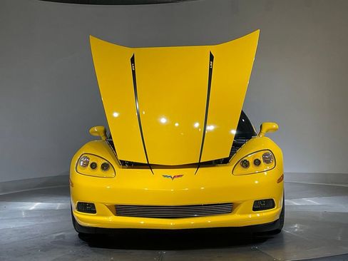 Used 2005 Chevrolet Corvette Coupe w/ Preferred Equipment Group RWD image 16