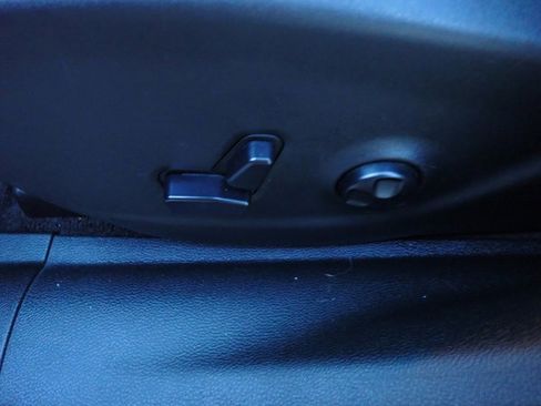 Used 2019 Jeep Cherokee Overland w/ Technology Group image 25