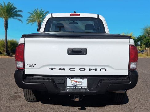 Used 2017 Toyota Tacoma SR image 4
