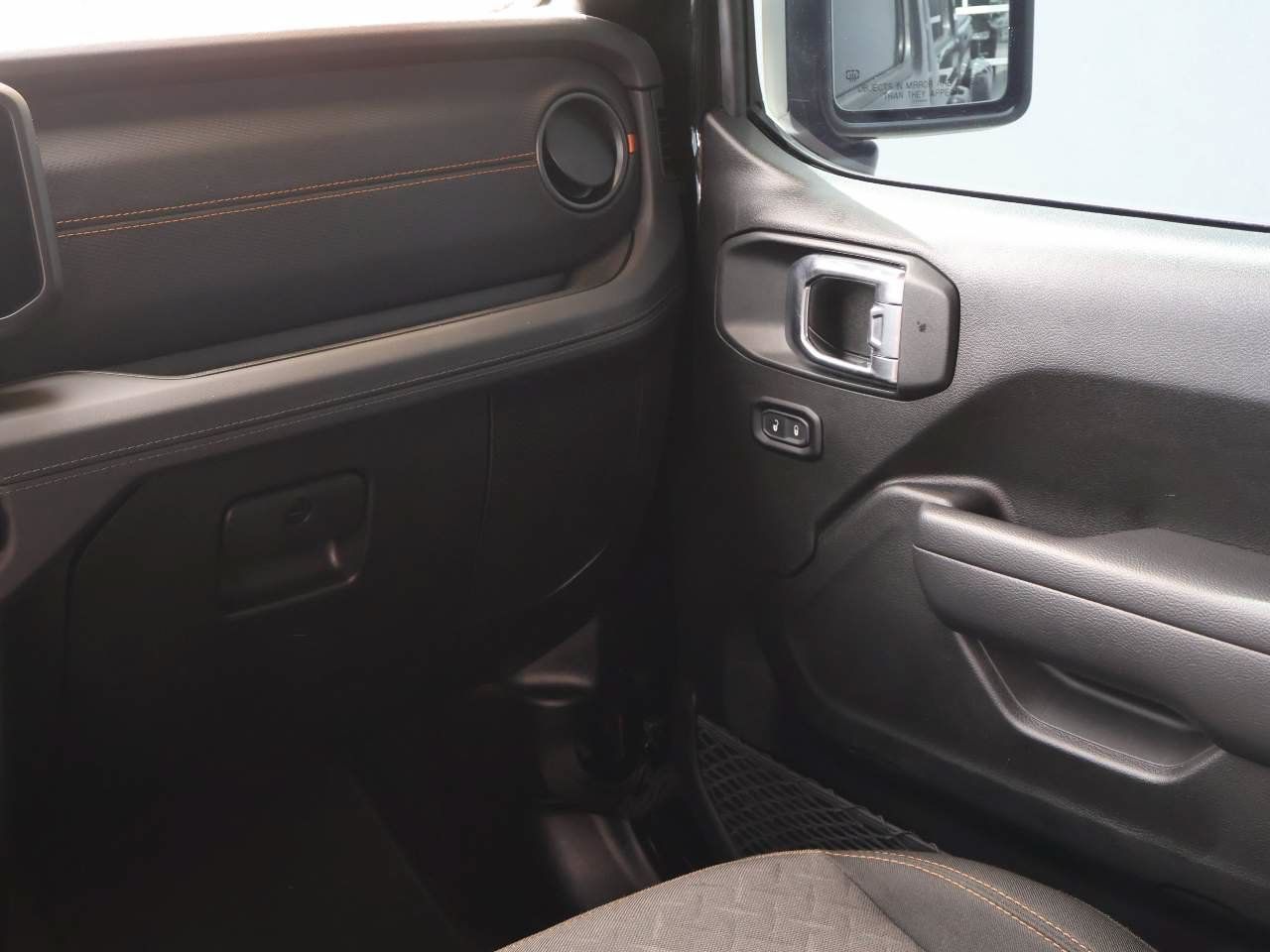 Used 2025 Jeep Gladiator Mojave w/ Safety Group AWD/4WD image 16