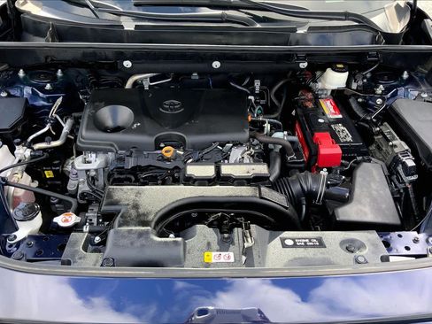 Used 2021 Toyota RAV4 XLE Premium image 31