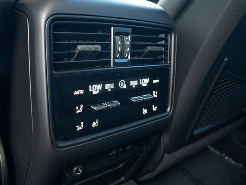 Certified 2026 Porsche Cayenne AWD/4WD image 16