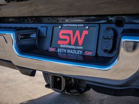 Used 2024 RAM 2500 Tradesman w/ Chrome Appearance Group image 12