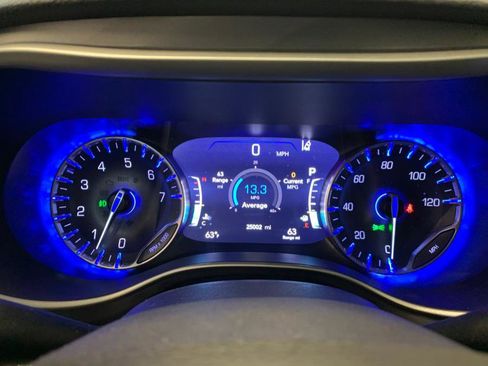 Used 2022 Chrysler Pacifica Touring-L w/ Uconnect Theater Family Group image 23