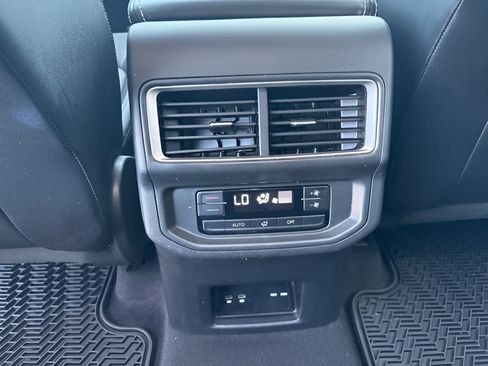 Used 2024 Volkswagen Atlas SE w/ Black Wheel Package FWD image 38
