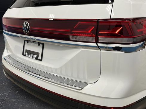 Used 2024 Volkswagen Atlas SE FWD image 32