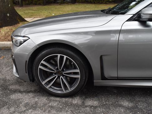 Used 2021 BMW 750i xDrive w/ Executive Package image 14