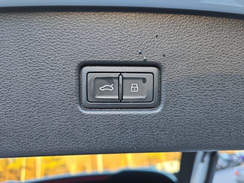 Used 2024 Audi Q5 2.0T Prestige w/ Prestige Package image 13