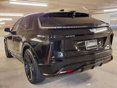 New 2026 Cadillac Lyriq V AWD/4WD image 10