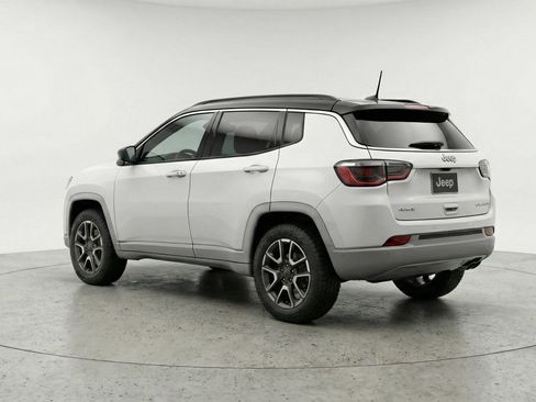 Used 2025 Jeep Compass Trailhawk w/ Trailer Tow Group AWD/4WD image 6