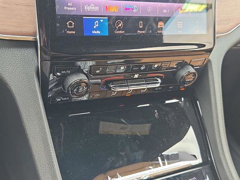 New 2025 Jeep Grand Cherokee L Summit w/ MOPAR Finishing Package AWD/4WD image 36