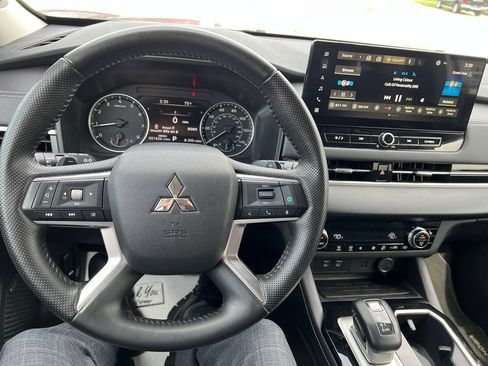 Used 2025 Mitsubishi Outlander SE AWD/4WD image 27