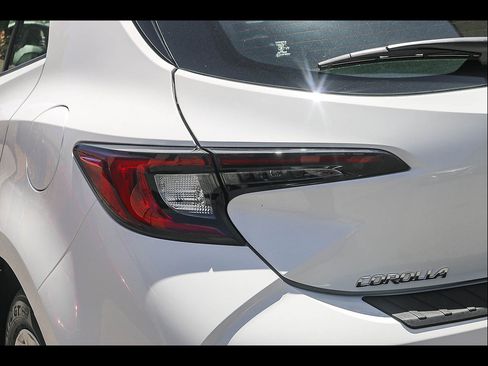 Used 2025 Toyota Corolla SE w/ SE Package FWD image 12