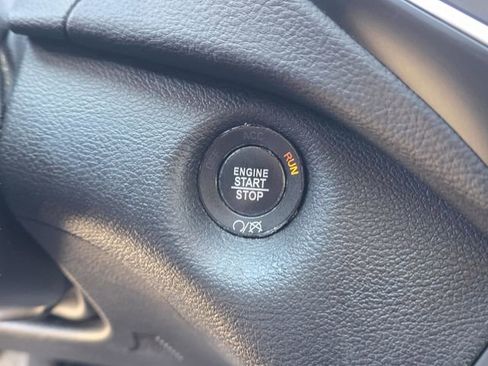 Used 2019 Jeep Cherokee Latitude Plus w/ Comfort/Convenience Group image 34