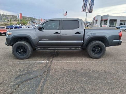 Used 2019 Toyota Tacoma TRD Off-Road w/ Technology Package image 2