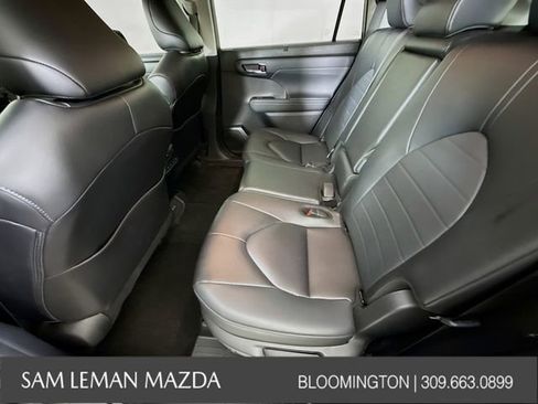 Used 2024 Toyota Highlander XLE FWD image 24