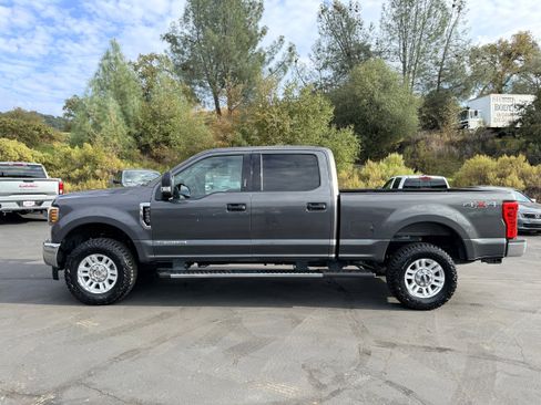 Used 2018 Ford F250 XLT w/ XLT Value Package image 1