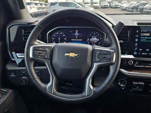 Used 2025 Chevrolet Silverado 1500 LT AWD/4WD image 13