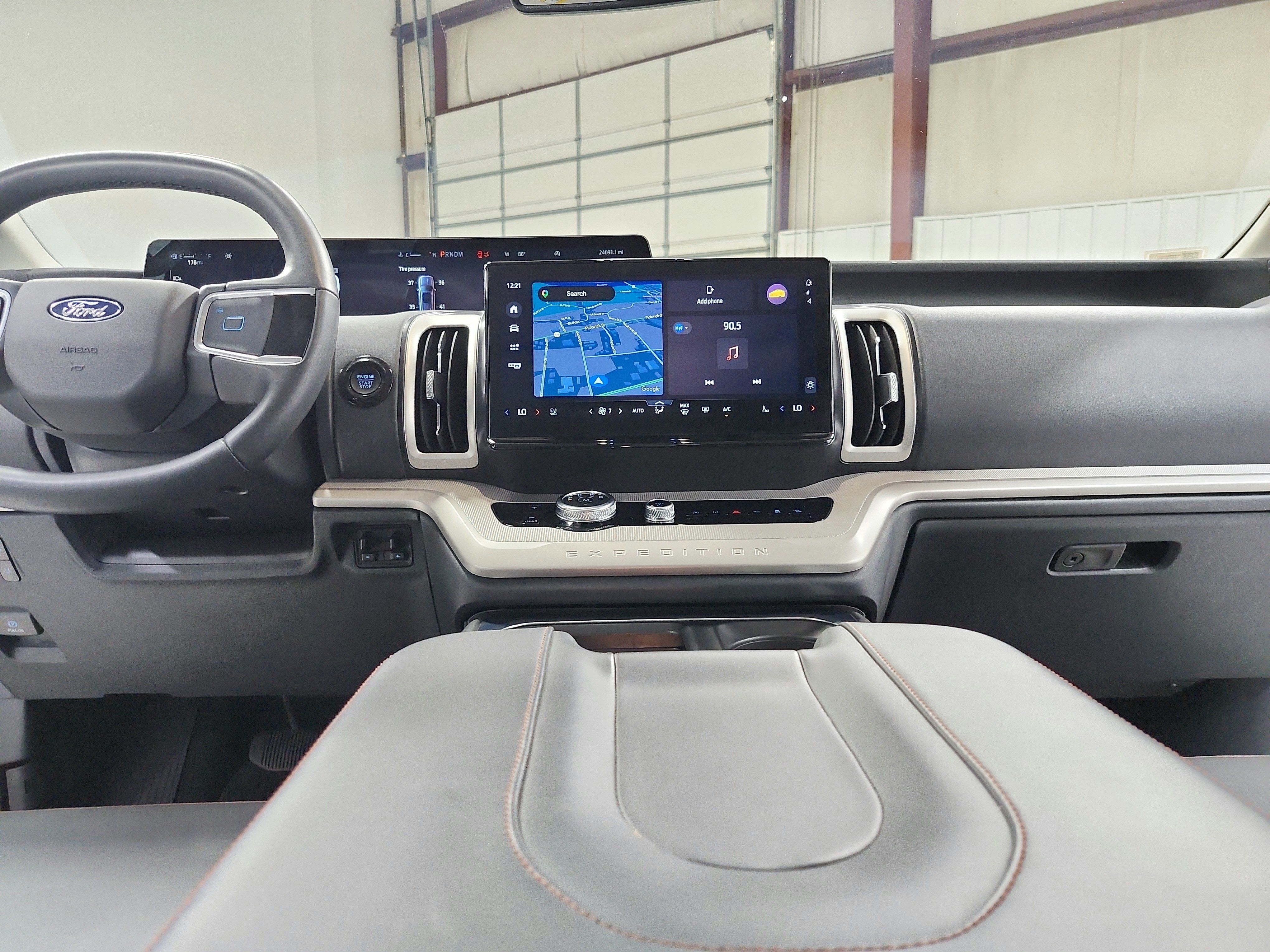 Used 2025 Ford Expedition Active AWD/4WD image 28