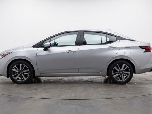 Used 2025 Nissan Versa SV image 3