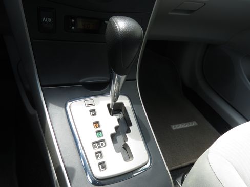 Used 2010 Toyota Corolla FWD image 18