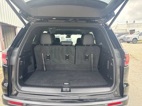 Used 2025 GMC Acadia Elevation w/ Elevation Premium Package FWD image 12