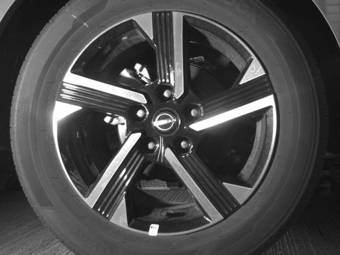 Used 2025 Nissan Sentra SV FWD image 18