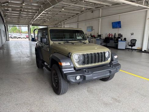 Used 2025 Jeep Wrangler Sport AWD/4WD image 2