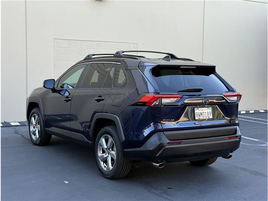 Used 2021 Toyota RAV4 XLE Premium w/ Carpet Mat Package (TMS) AWD/4WD image 4