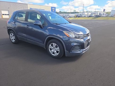 Used 2018 Chevrolet Trax LS FWD image 19