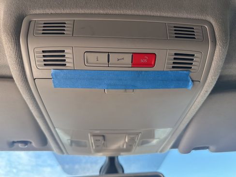 Used 2018 Volkswagen Tiguan SE image 18