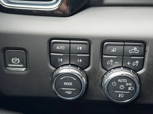 Used 2024 GMC Sierra 1500 Denali w/ Denali Reserve Package AWD/4WD image 17