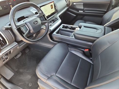 Used 2025 Ford Expedition Tremor AWD/4WD image 9