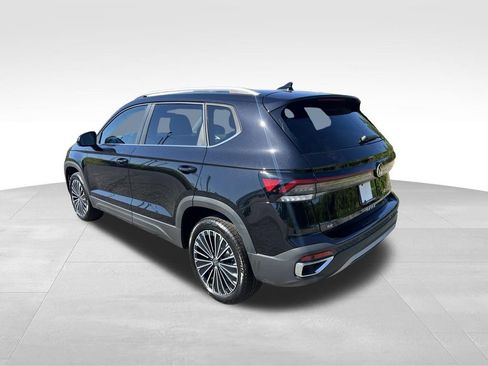 New 2026 Volkswagen Taos SE FWD image 5