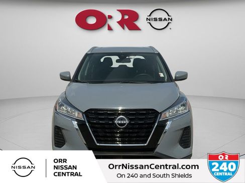 Used 2023 Nissan Kicks SV image 2