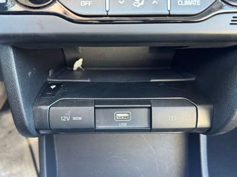 Used 2022 Kia Niro EX w/ Cold Weather Package FWD image 18