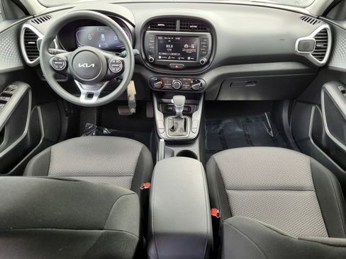 Used 2025 Kia Soul LX w/ LX Technology Package FWD image 13