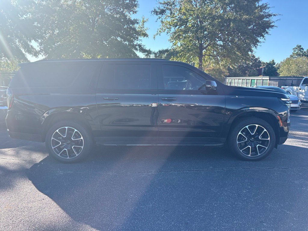 Used 2025 Chevrolet Suburban RST w/ Comfort Package AWD/4WD image 2