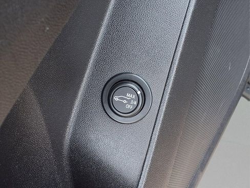 Used 2021 Chevrolet Equinox LT FWD image 17