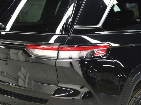 New 2026 Jeep Grand Cherokee Altitude image 36