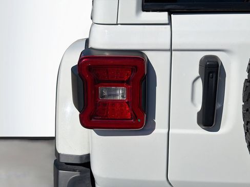 Used 2021 Jeep Wrangler Unlimited Rubicon w/ LED Lighting Group image 11