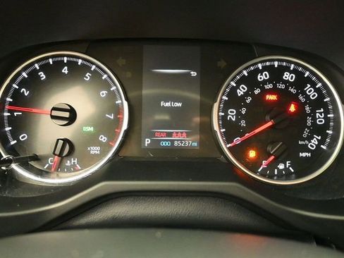 Used 2021 Toyota RAV4 XLE Premium image 15