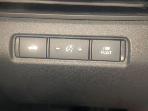 Used 2024 Nissan Altima 2.5 SV FWD image 14
