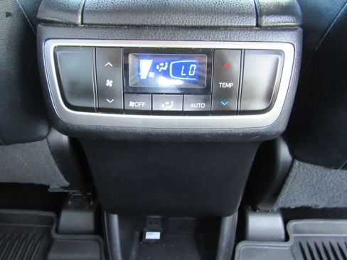 Used 2017 Toyota Highlander XLE w/ Carpet Mat Package AWD/4WD image 35