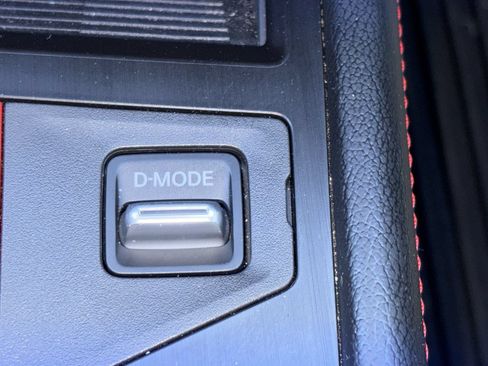 Used 2025 Nissan Kicks SR AWD/4WD image 17