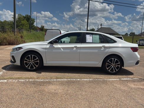 Used 2025 Volkswagen Jetta Sport FWD image 8
